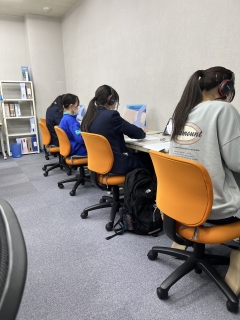小学校低学年から高校生まで、個別指導でも安心の月額授業料！